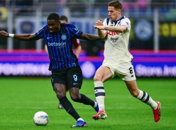 开云平台-丑陋的意甲彻底没救！明目张胆黑国米，蓝黑军团遭遇各种不公判罚|国际米兰|苏莱曼纳|意大利足球队|欧冠冠军|亚特兰大_新浪新闻