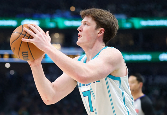 开云赛事-236个三分！20岁菜鸟打成联盟第一，黄蜂重建成功，他冲历史纪录|克尼佩尔|圣安东尼奥马刺队|夏洛特黄蜂队|NBA常规赛|文班亚马_新浪体育_新浪新闻